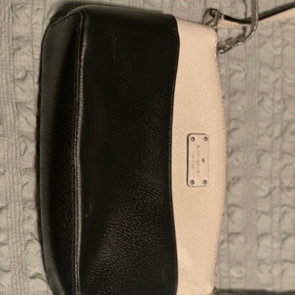 Kate Spade 2 Tone Crossbody handbag. - Picture 3 of 3